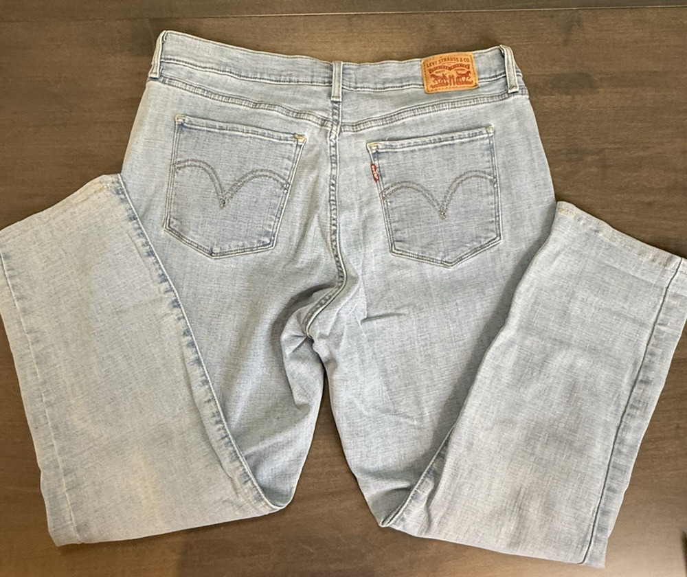 Levi Strauss Women's Light Wash 14Short W32 L24.5 Classic Straight Denim Jeans